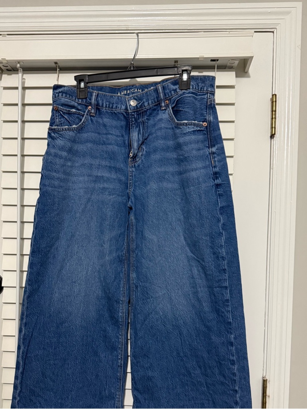 American Eagle Outfitters Wide Leg High-Rise Jeans in Blue